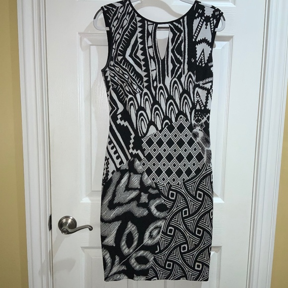 Cache Knit Jacquard Tribal Print Sheath Dress Sz L front keyhole V back - Picture 2 of 11